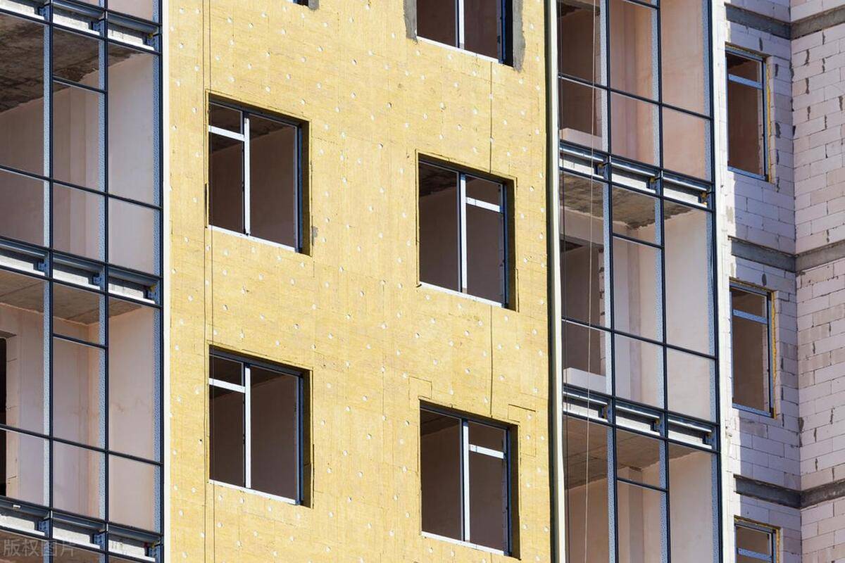 屋面硬泡聚氨酯噴涂施工注意事項